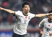 开云APP-顶尖足球运动员在比赛中大放异彩