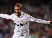 开云体育在线-欧冠烽火中的波斯铁骑困局，雷恩全面压制背后的战术启示