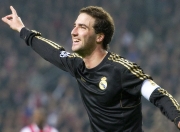 开云体育app-保罗关键制胜！湖人逆境中力克猛龙，老将智慧定乾坤