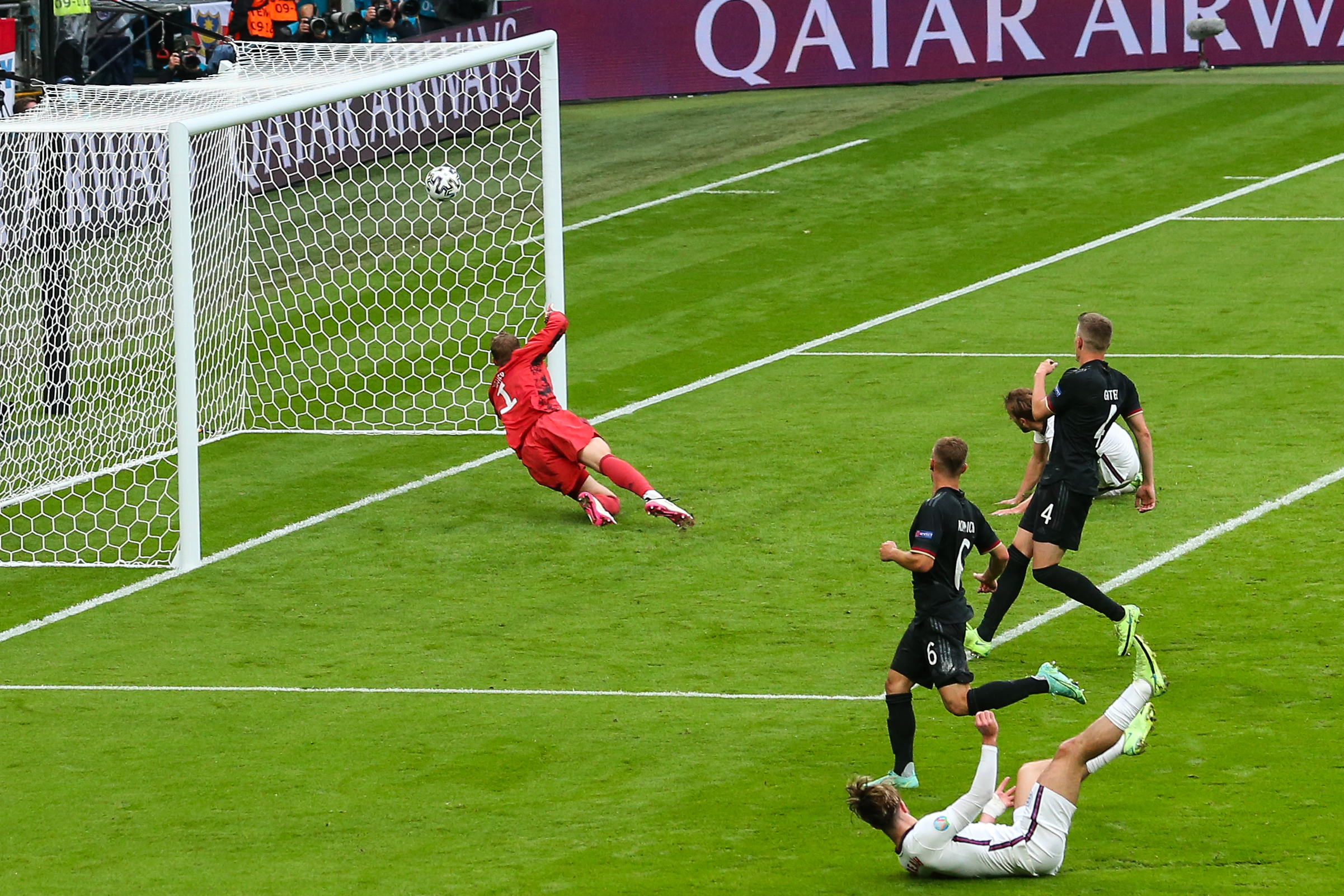 关于英格兰完胜智利，穆勒惊艳世界的信息