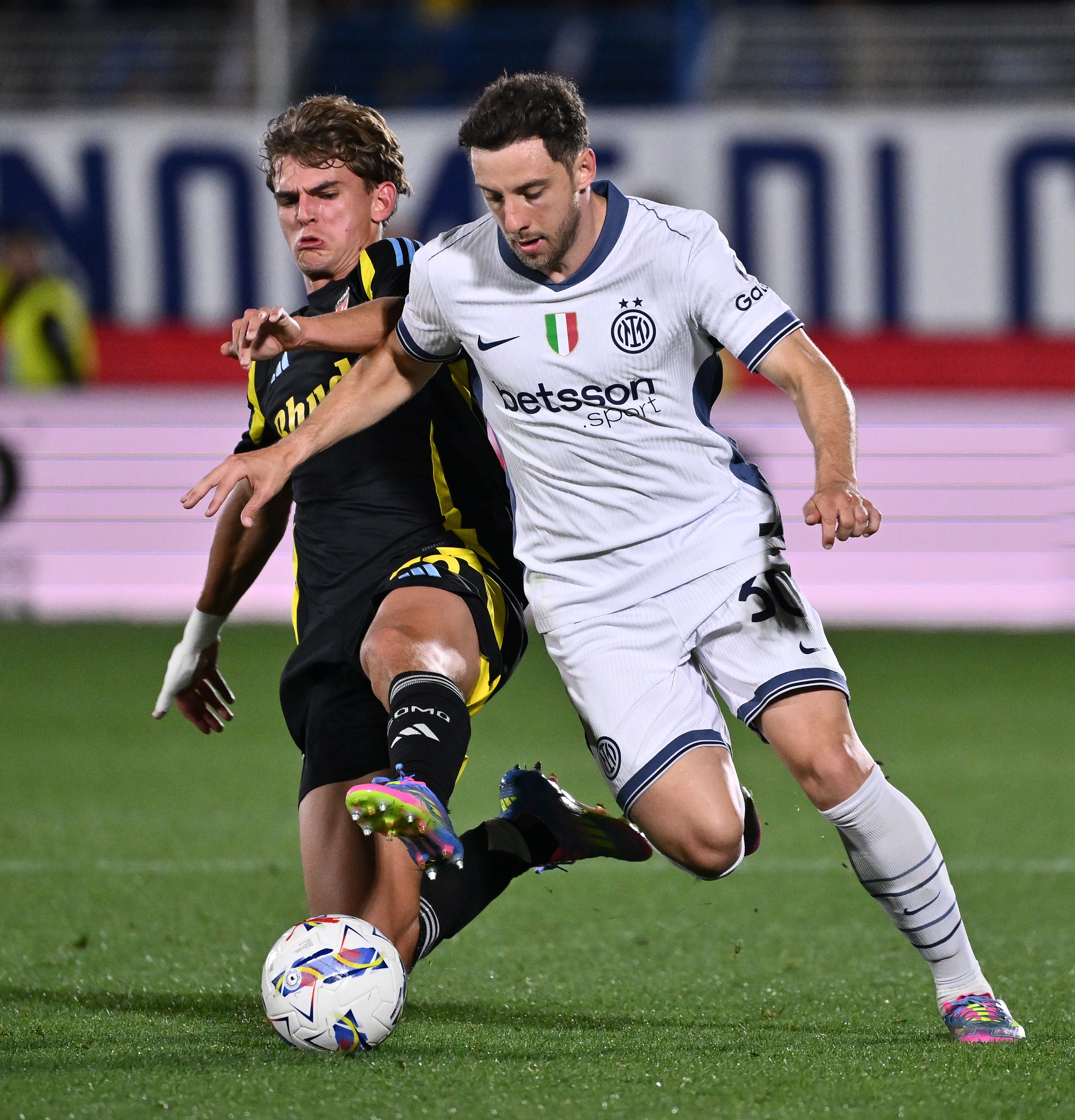 国际足球赛事中球队精湛技术获胜