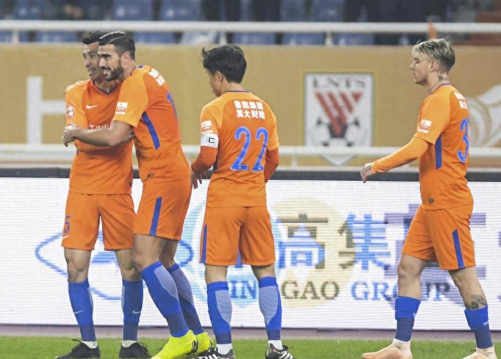 包含鲁能客场逼平骏豪，保住前四改为鲁能客场与骏豪战平，成功保持前四位置的词条