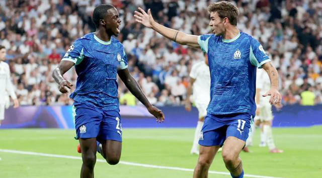 阿贾克斯多点开花，挺进欧冠决赛赢得胜利