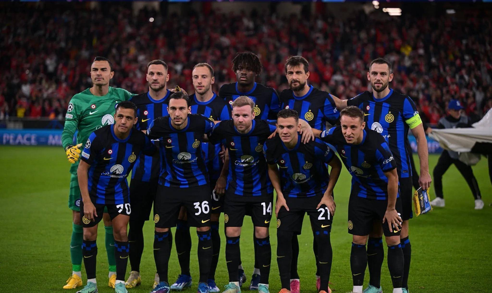 阿贾克斯多点开花，挺进欧冠决赛赢得胜利