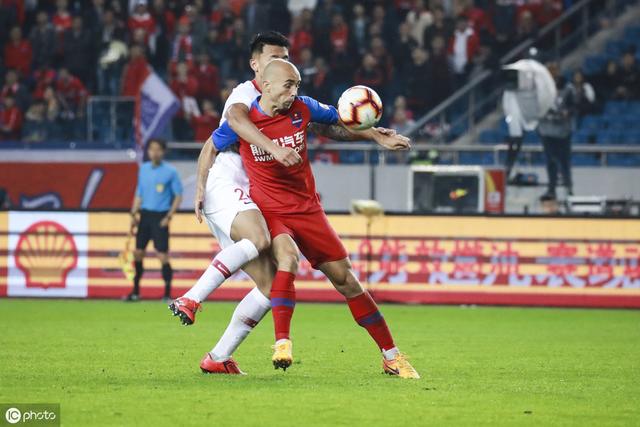 深圳佳兆业逆转重庆斯威，终结连败