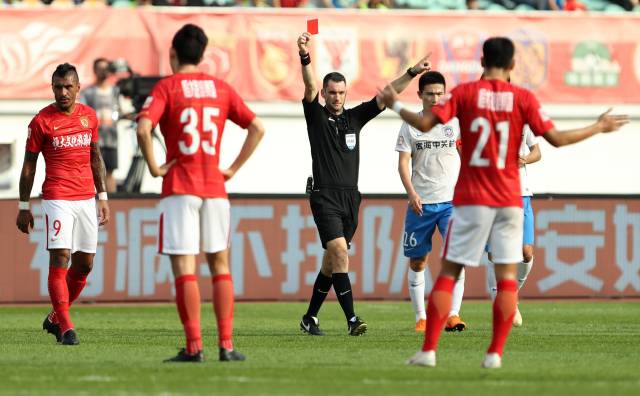 丹麦男足顽强作战，成功晋级最终阶段的简单介绍