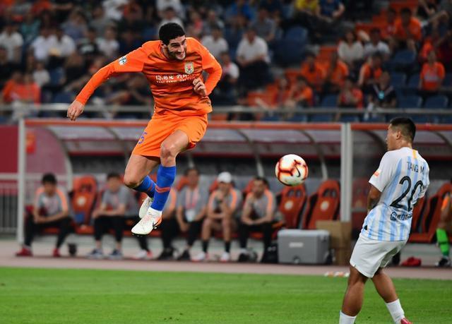 里尔前锋频频破门，成为球队得分王的简单介绍