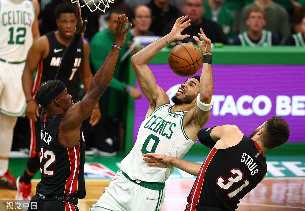 包含太阳碾压四川队，塔图姆点燃赛场的词条