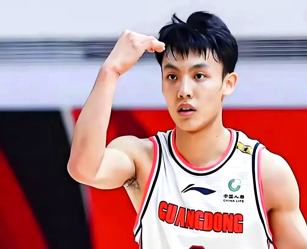 青岛队碾压热火，高诗岩惊艳四座的简单介绍