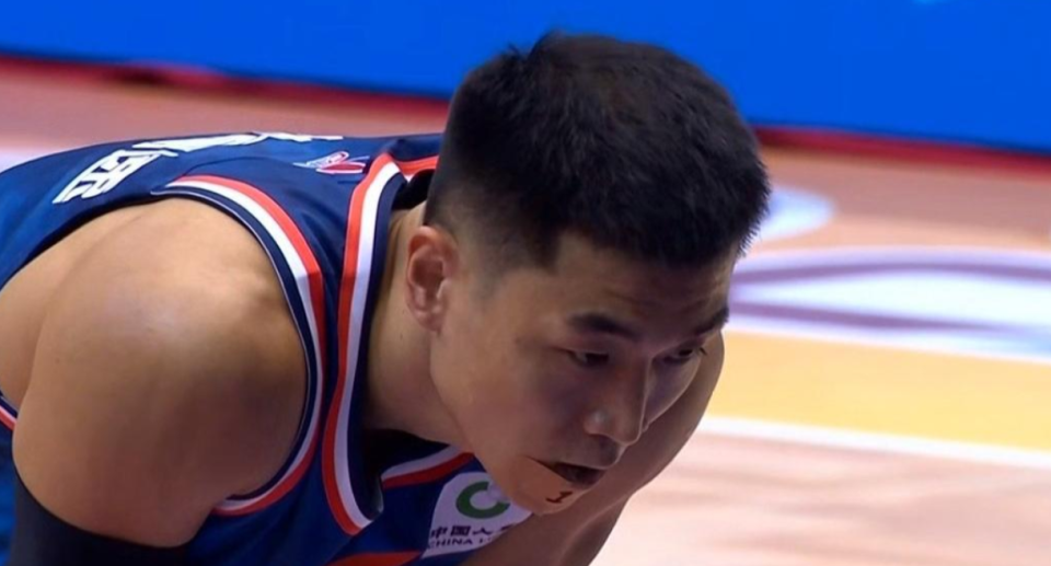 青岛队碾压热火，高诗岩惊艳四座的简单介绍