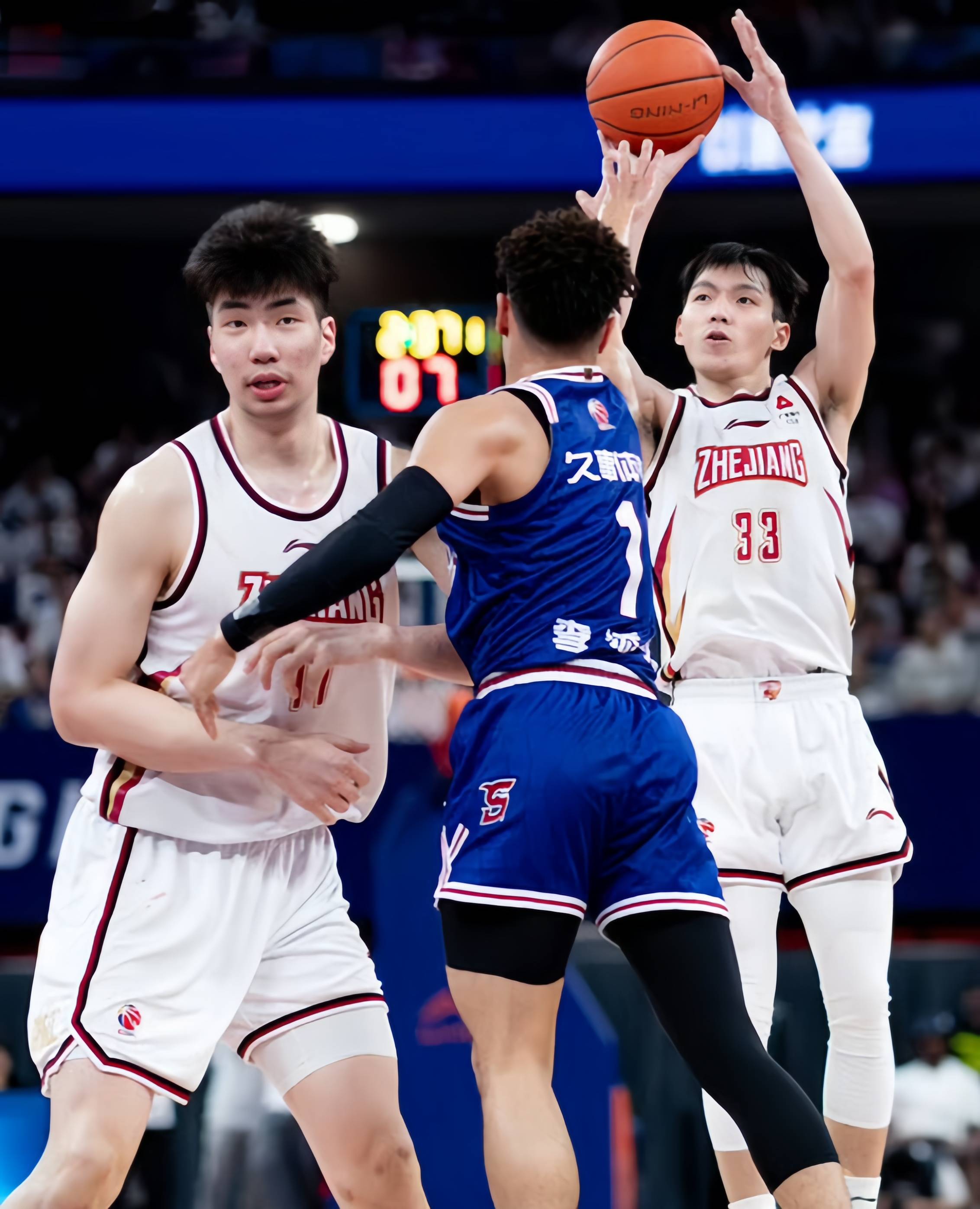 四川队完胜青岛队，王哲林惊艳四座的简单介绍