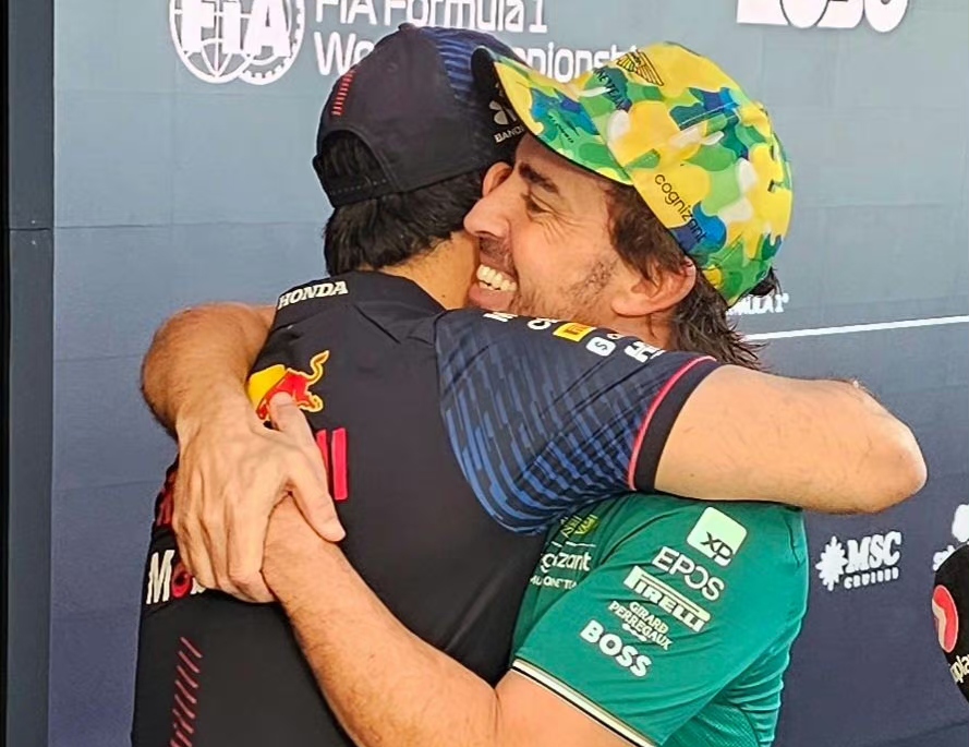 包含红牛二队横扫红牛车队，阿隆索状态火热的词条