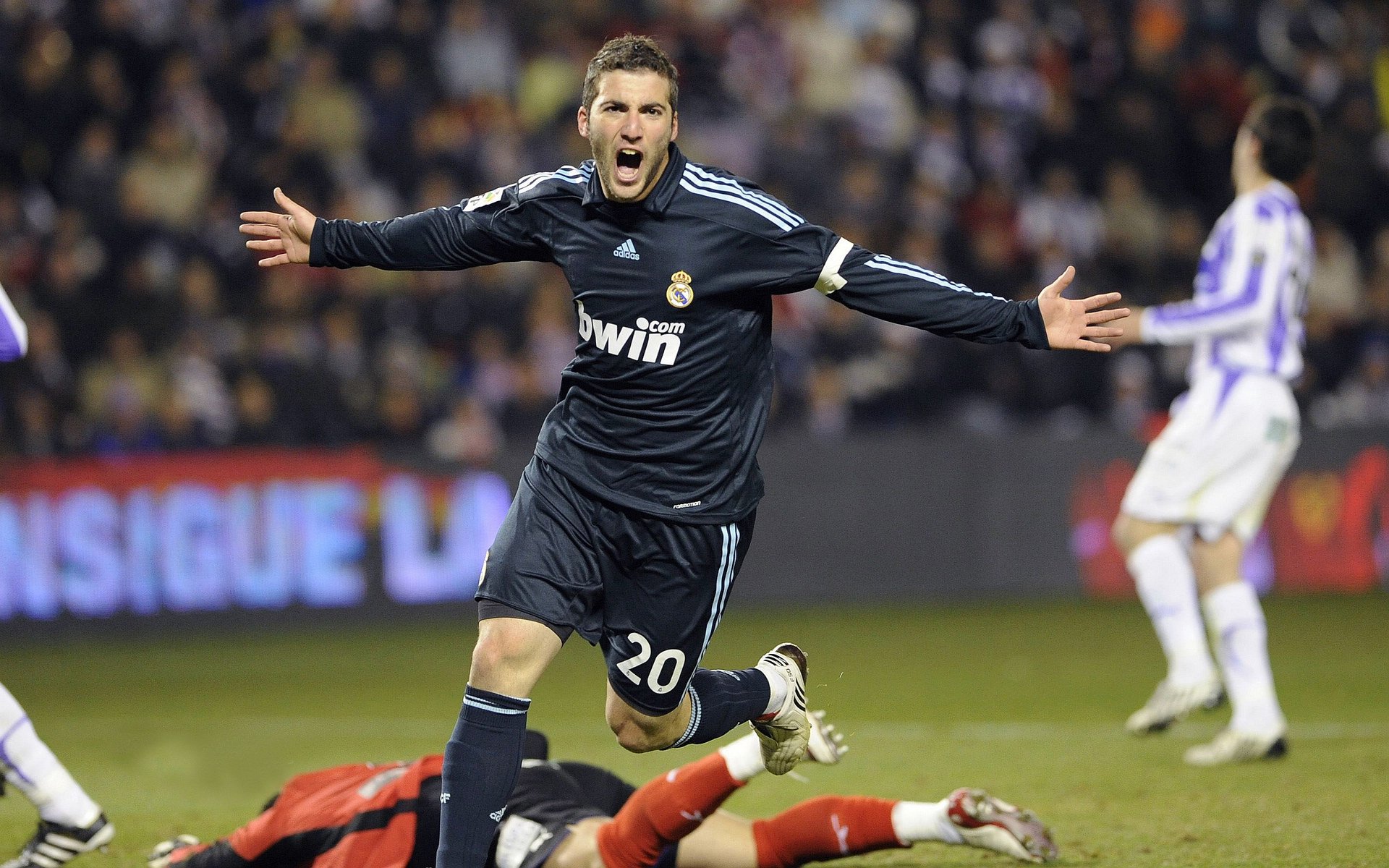 英超争冠之夜,保罗攻防两端的统治艺术